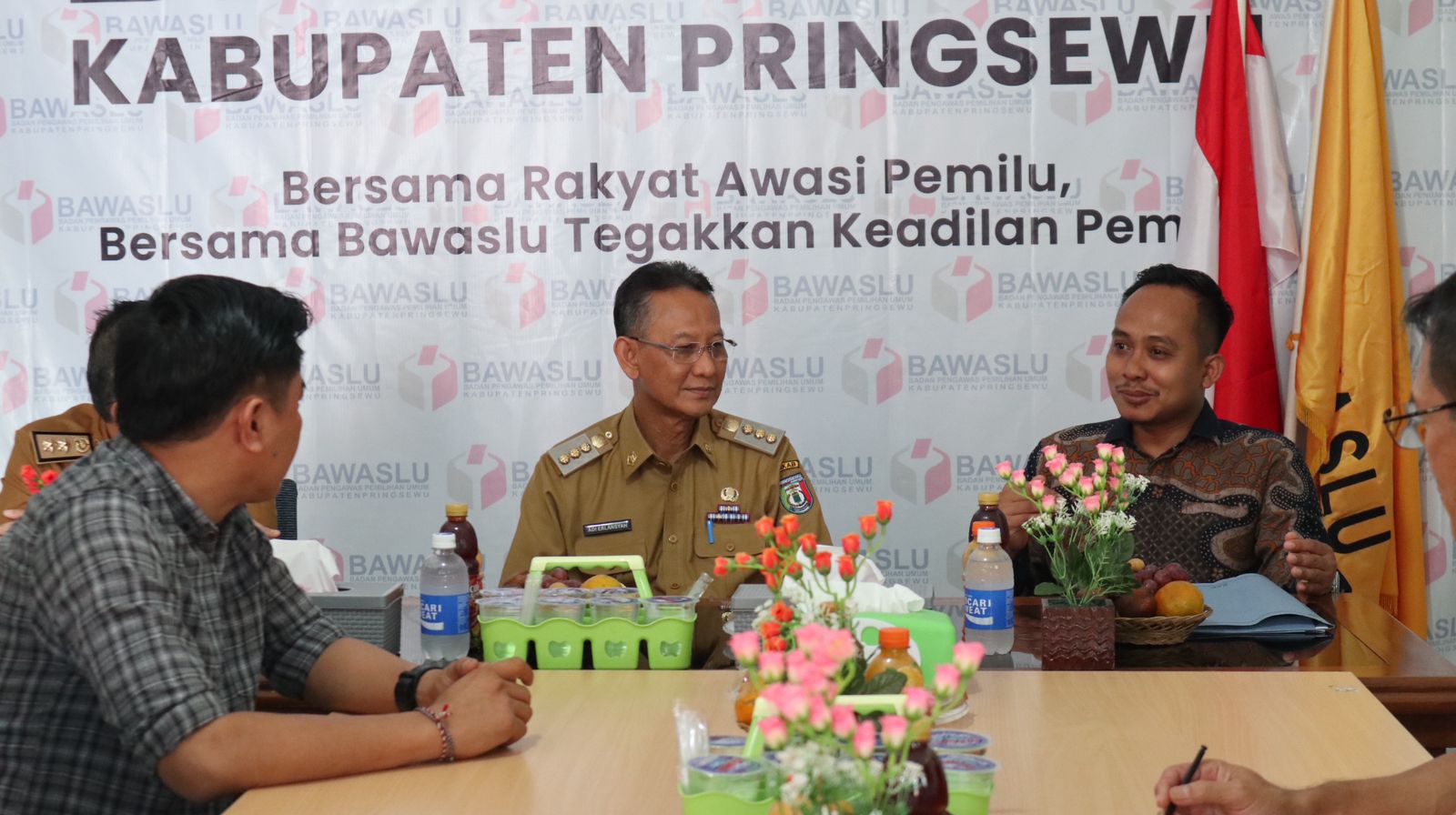 PASTIKAN SINERGI PADA PEMILU TAHUN 2024, BAWASLU PRINGSEWU TERIMA AUDIENSI DARI PJ.BUPATI PRINGSEWU DAN FORKOMPIMDA
