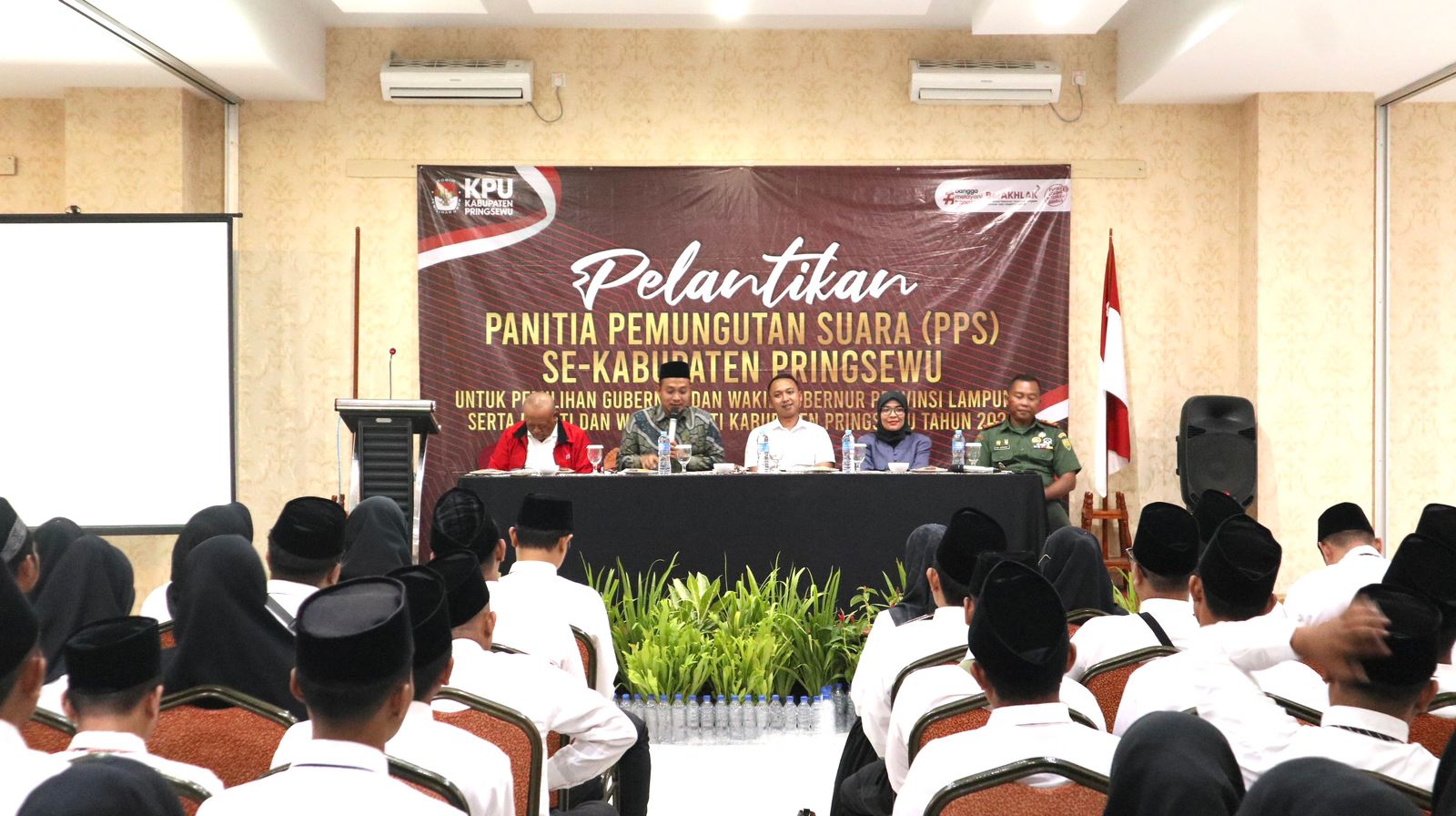 Ketua Bawaslu Pringsewu, Suprondi, Tekankan Integritas dan Profesionalitas dalam Pelantikan PPS Pemilihan 2024