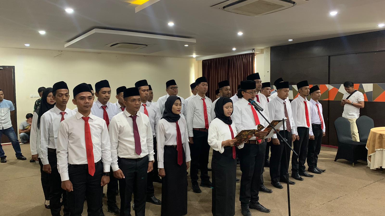 SIAP LAKSANAKAN PILKADA SERENTAK TAHUN 2024, BAWASLU PRINGSEWU LANTIK 27 PANWASCAM SE-KABUPATEN PRINGSEWU