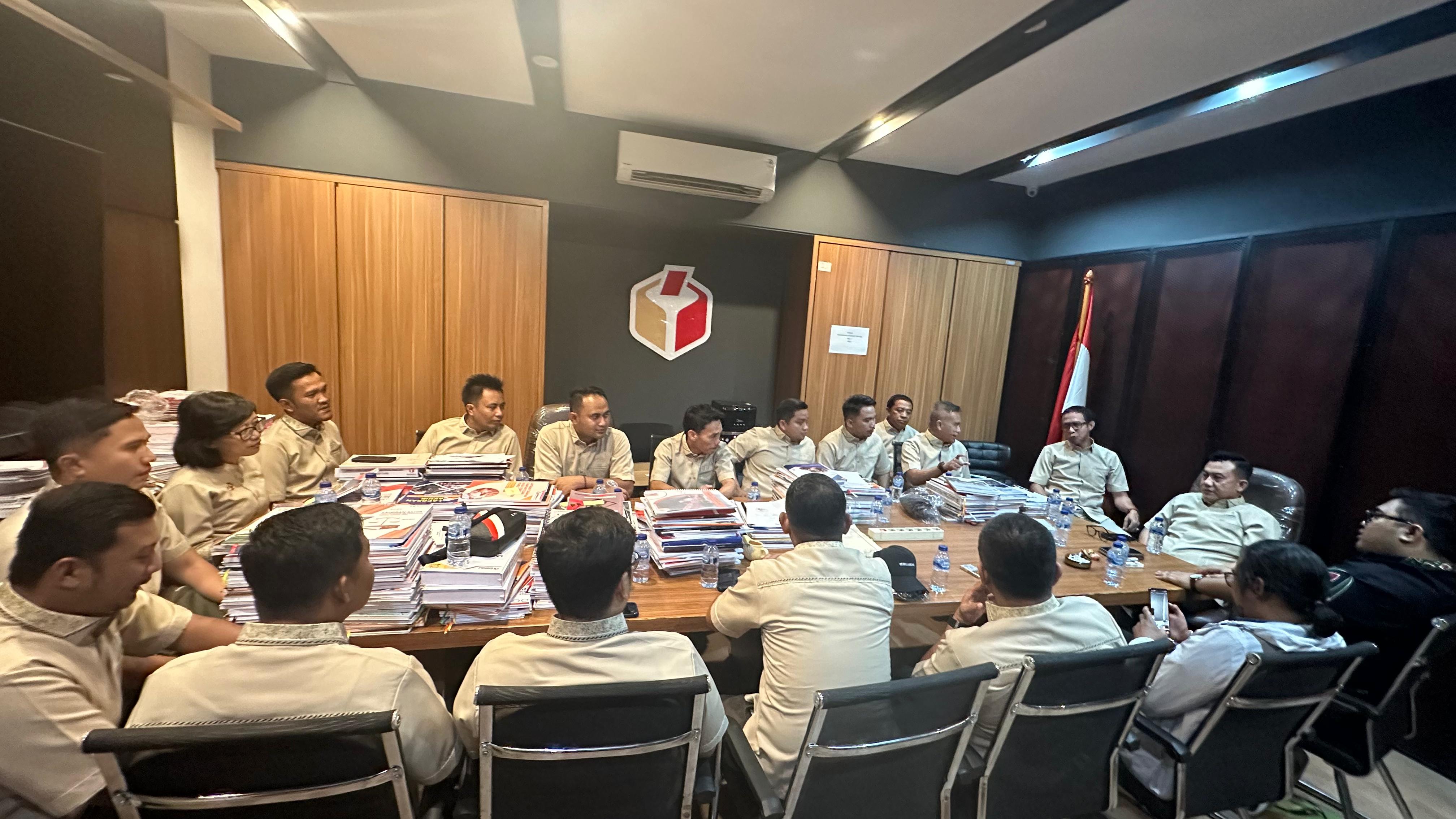 Bawaslu Pringsewu Serahkan  Laporan Akhir Penanganan Pelanggaran Pemilu 2024