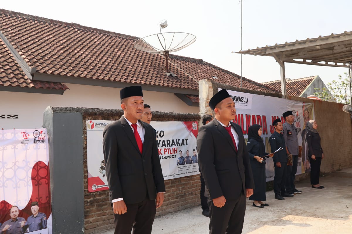 Bawaslu Pringsewu Gelar Upacara Bendera Hari Kemerdekaan Republik Indonesia yang ke-79