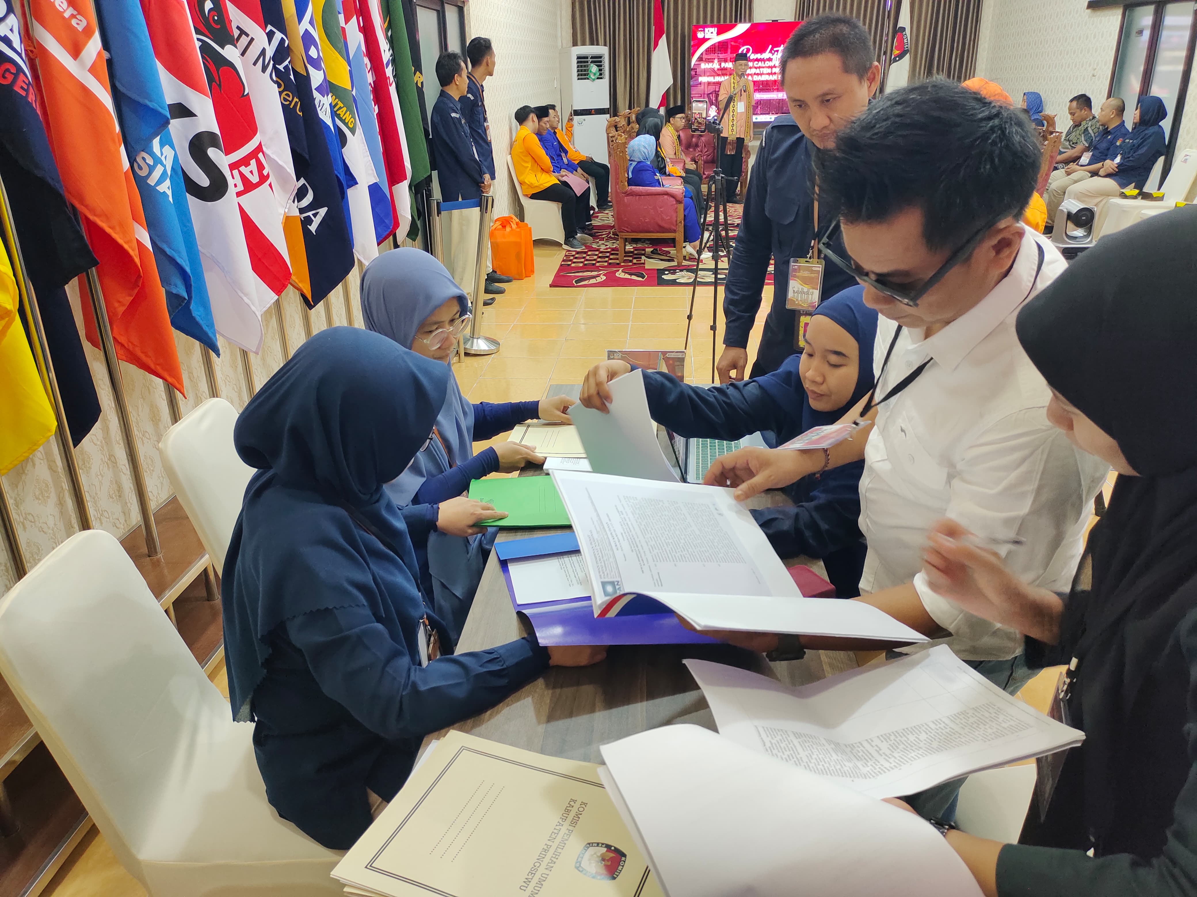 Bawaslu Pringsewu Awasi Langsung Pendaftaran Bakal CalonBupati & Wakil Bupati, Adam Malik : Memastikan Tata Cara dan Prosedur