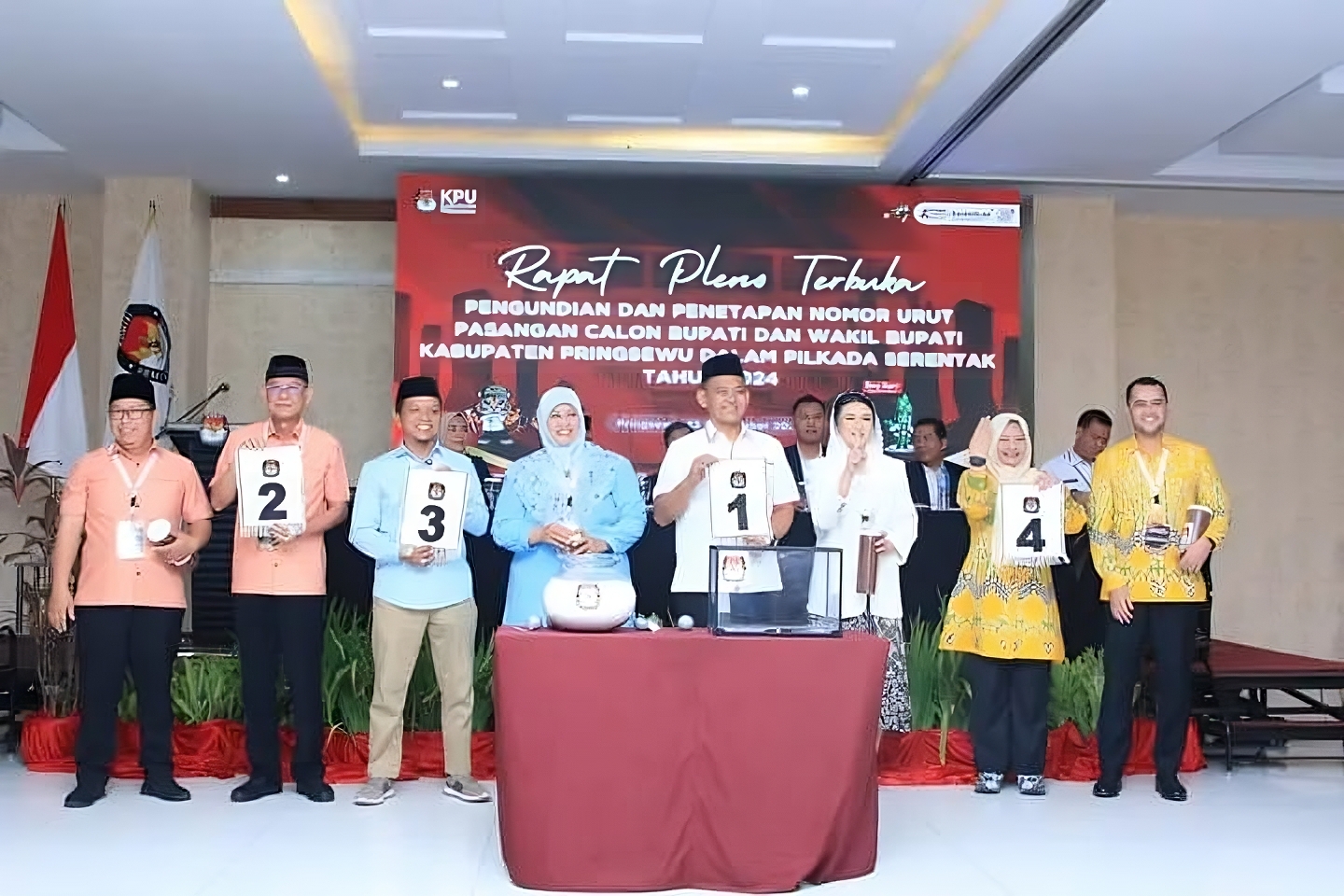 Pengundian dan Penetapan Nomor Urut Pasangan calon Bupati dan Wakil Bupati Pada Pilkada Serentak Tahun 2024 di Kabupaten Pringsewu