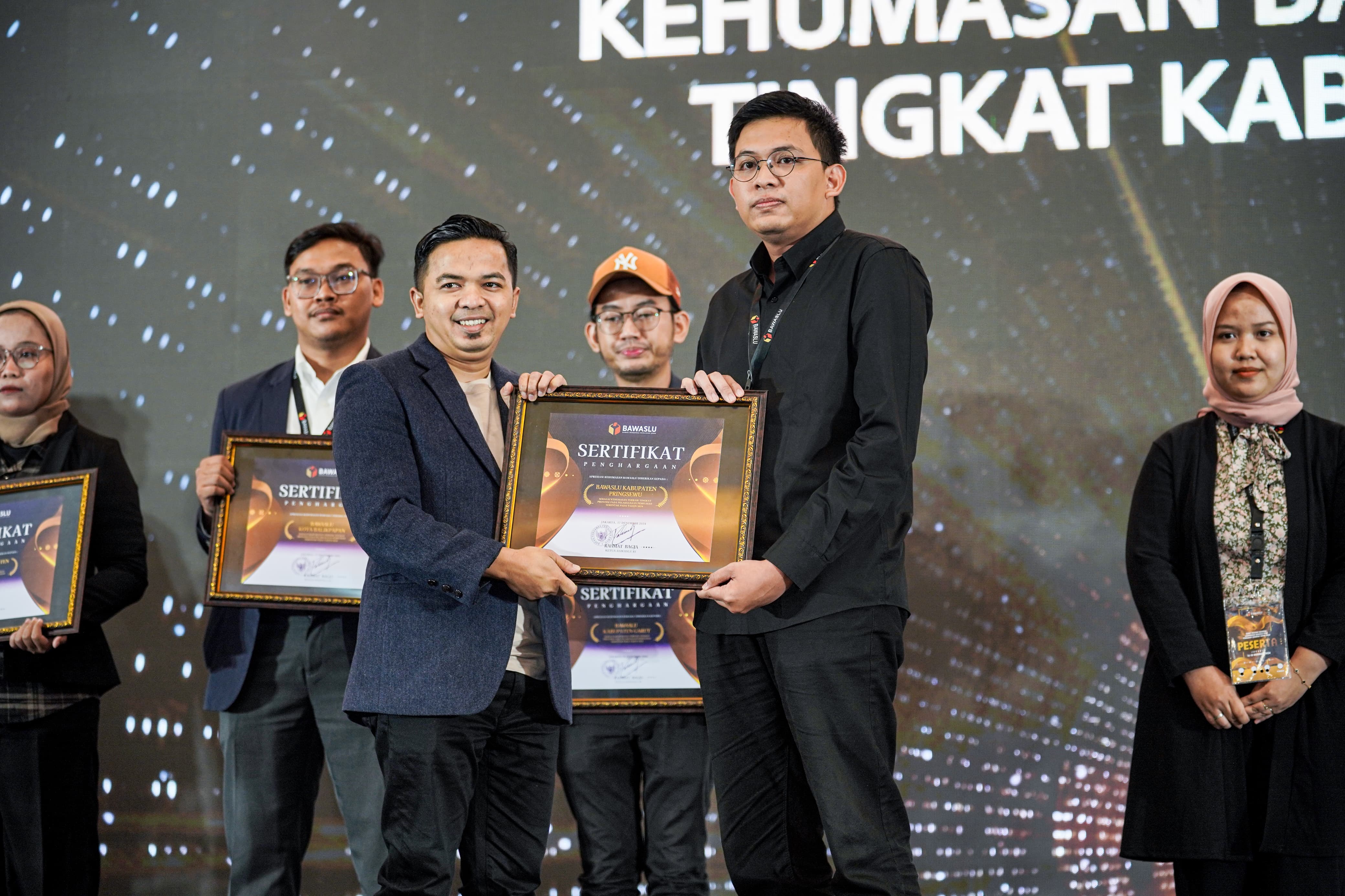 Lagi, Bawaslu Pringsewu Raih Anugerah Kehumasan Kategori Kehumasan Terbaik Tingkat Kabupaten/Kota