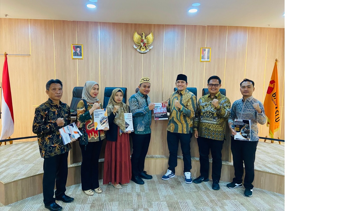 Foto Badan Pengawas Pemilihan Umum (Bawaslu) Kabupaten Pringsewu secara resmi menyerahkan Laporan Akhir terkait Sumber Daya Manusia (SDM) dan Organisasi kepada Bawaslu Republik Indonesia