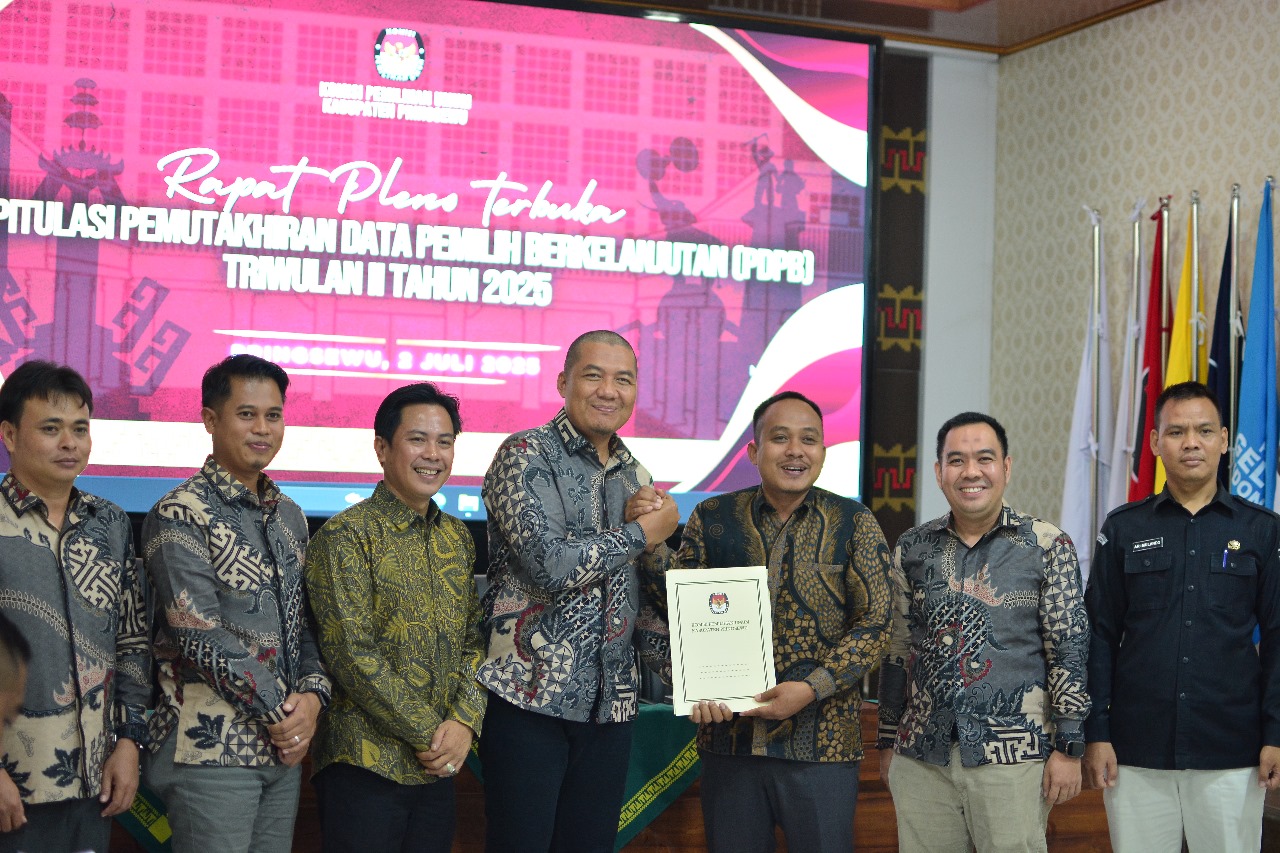 Rapat Pleno Terbuka Rekapitulasi Pemutakhiran Data Pemilih Berkelanjutan (PDPB) Triwulan II Tahun 2025