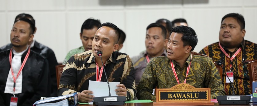 Foto Bawaslu Pringsewu Berikan Keterangan Resmi Dalam Sidang Perselisihan Hasil Pemilihan Tahun 2024 Di Mahkamah Konstitusi