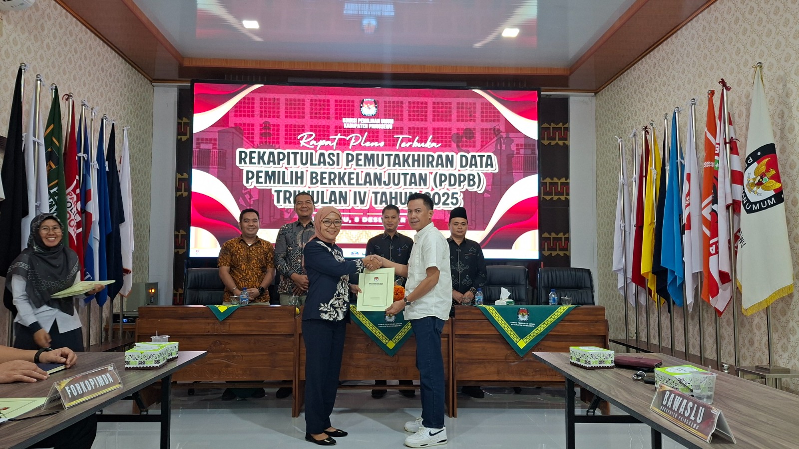 Foto Badan Pengawas Pemilihan Umum (Bawaslu) Kabupaten Pringsewu melakukan pengawasan langsung pada Rapat Pleno Terbuka Rekapitulasi Pemutakhiran Data Pemilih Berkelanjutan (PDPB) Triwulan IV Tahun 2025