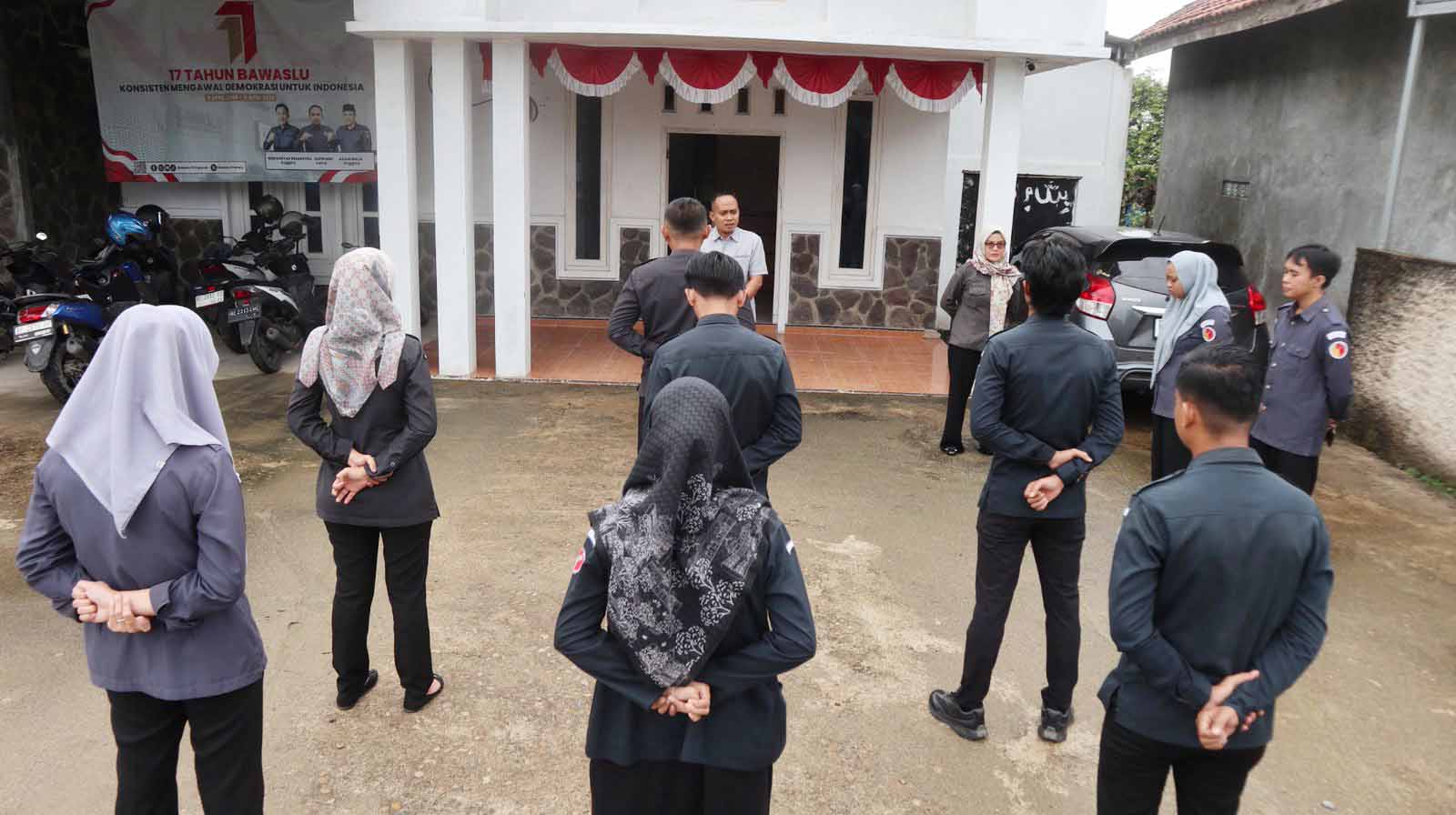 Apel Perdana dan Halalbihalal, Ketua Bawaslu Pringsewu Tekankan Disiplin dan Soliditas Pegawai