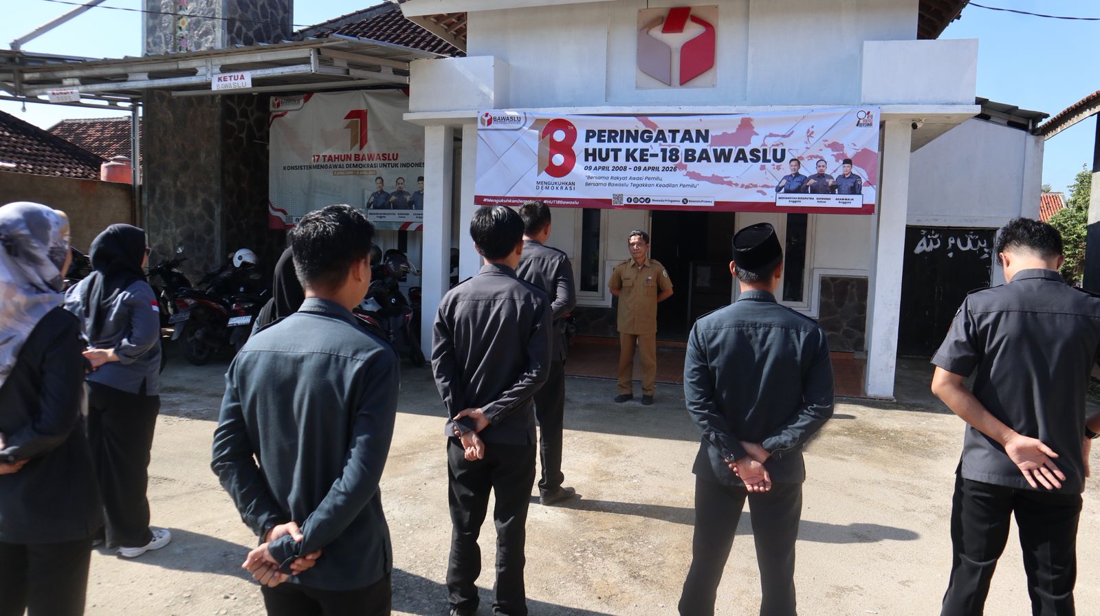 Tingkatkan Kedisiplinan dan Tata Kelola Administrasi, Bawaslu Pringsewu Gelar Apel Rutin