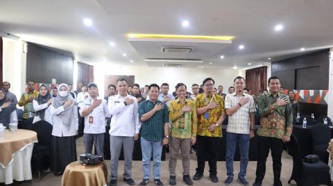 Foto Adam Malik saat menjadi menjadi narasumber dalam Rapat Koordinasi Persiapan Rapat Pleno Terbuka Rekapitulasi Daftar Pemilih Sementara Hasil Perbaikan (DPSHP) dan Penetapan Daftar Pemilih Tetap (DPT) untuk Pemilihan Gubernur dan Wakil Gubernur Lampung, serta Bupati dan Wakil Bupati Kabupaten Pringsewu Tahun 2024