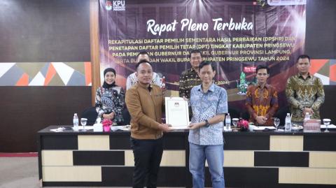 Bawaslu Kabupaten Pringsewu melakukan pengawasan melekat pada Rapat Pleno Terbuka Rekapitulasi Daftar Pemilih Sementara Hasil Perbaikan (DPSHP) dan Penetapan Daftar Pemilih Tetap (DPT