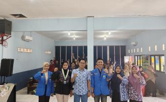 Foto Anggota Bawaslu Pringsewu Adam Malik saat menjadi narasumber Seminar yang bertema “Peran Mahasiswa Membangun Pilkada Sukses, Aman, Partisipatif” 