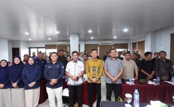 Foto Anggota Bawaslu Pringsewu saat menghadiri Rapat Koordinasi Persiapan Pelantikan dan Bimbingan Teknis Kelompok Penyelenggara Pemungutan Suara (KPPS)
