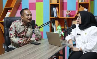 Foto Ketua Bawaslu Pringsewu Menjadi Narasumber Podcast Sambang KPU Pringsewu