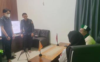 Foto Bawaslu Kabupaten Pringsewu melanjutkan komitmennya dalam edukasi dan pengawasan partisipatif melalui program "Ngobrol Demokrasi" (NgoDe). Di episode terbarunya, Bawaslu Pringsewu mengundang tamu spesial dari kalangan intelektual muda, yaitu Kak Ahmad Jamaludin dari Himpunan Mahasiswa Islam (HMI) Pringsewu.