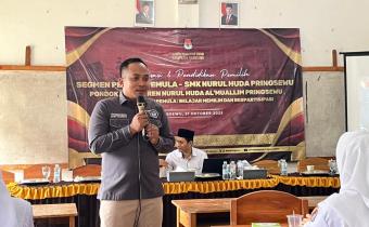 Foto Ketua Bawaslu Pringsewu menjadi narasumber dalam kegiatan Sosialisasi dan Pendidikan Pemilih Pemula yang diselenggarakan oleh KPU Kabupaten Pringsewu di SMK Nurul Huda Al Mualim Pringsewu