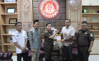 Foto Bawaslu Kabupaten Pringsewu melaksanakan audiensi bersama Kejaksaan Negeri (Kejari) Pringsewu