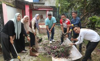 Bawaslu Pringsewu Implementasikan Program “Jumpa Berlian” melalui Aksi Peduli Lingkungan