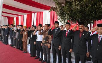 Bawaslu Pringsewu Hadiri Upacara Peringatan Hari Jadi ke-17 Kabupaten Pringsewu